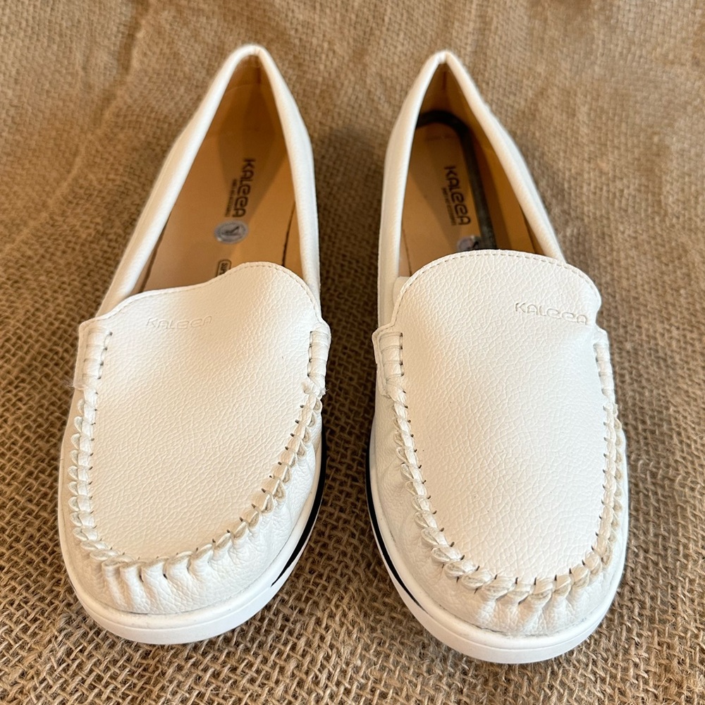 NWOT Size 7 Kaleea White Super Soft Leather Loafer
